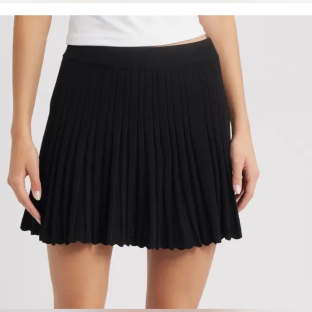 Elizabeth & Nicole Black Pleated Mini Skirt